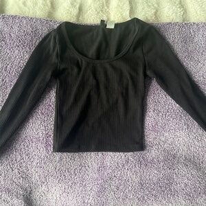 Long-Sleeve Tight-Fitted Black Crop Top